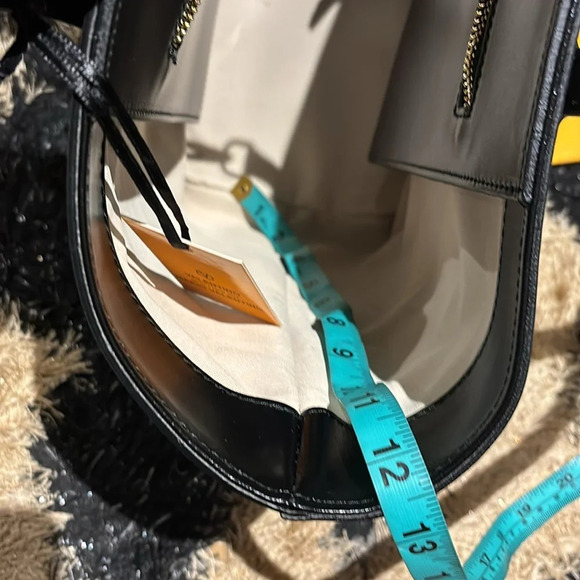 ⭐️HP🖤Valentino by Mario Valentino Leather X Large Soho FV Tote NWT - Picture 13 of 17